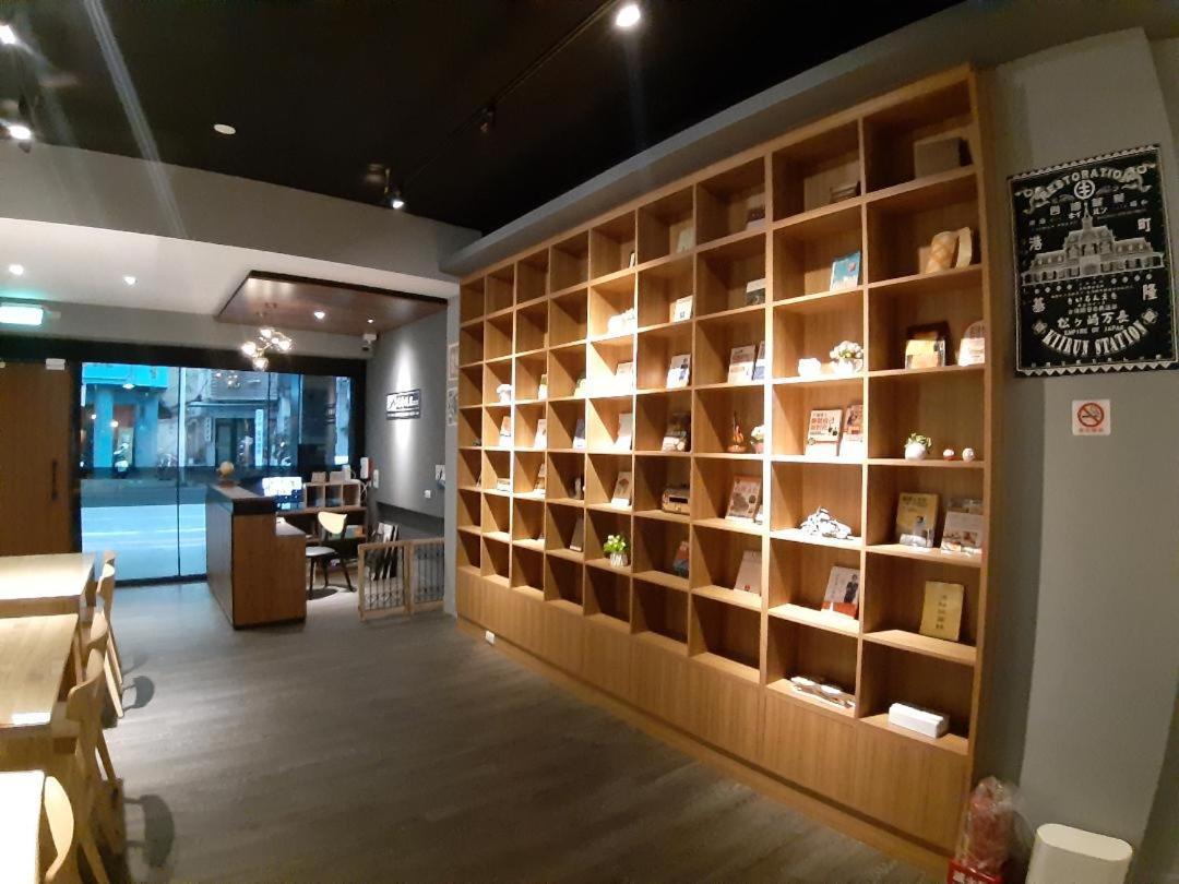 藏青民宿the Wind Guesthouse-Youth Inn Tainan Exterior photo